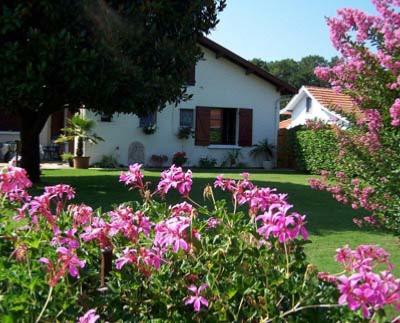 Beaux Séjours : Grand logement, deux chambres, jardin